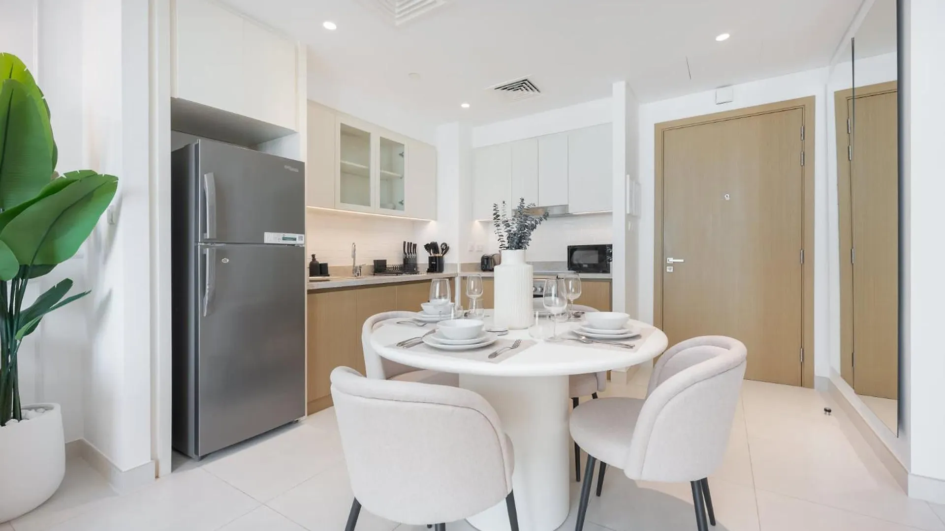 Apartment Modern 1-Bedroom Escape - Comfort Meets Style Dubai