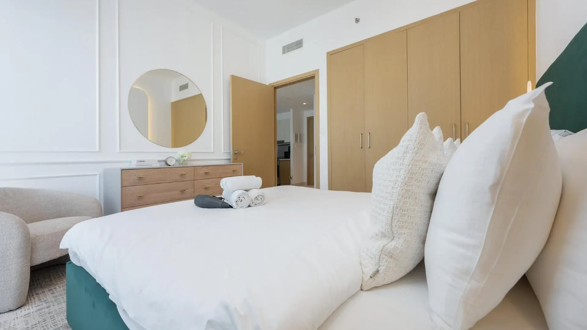 Apartment Modern 1-Bedroom Escape - Comfort Meets Style Dubai